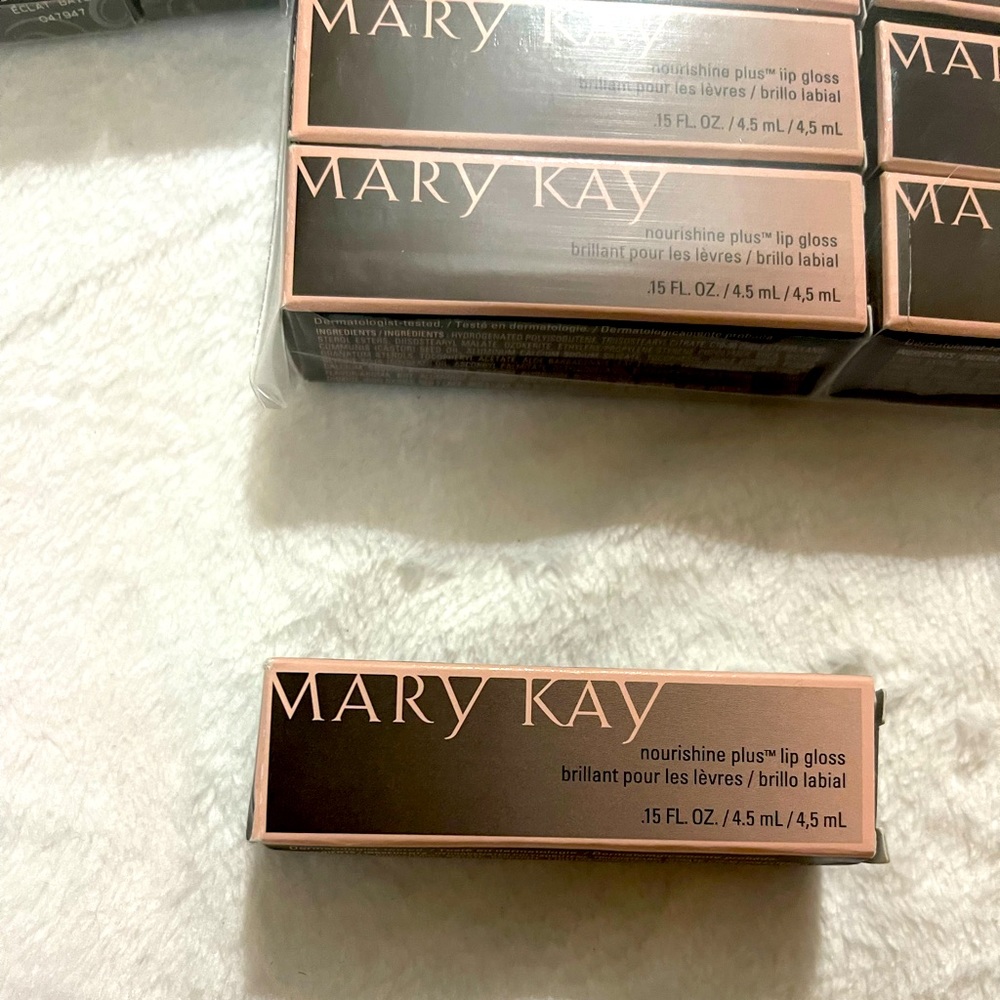 ‼️ALL ARE SOLD‼️ Nourishing Lipgloss 
MANY COLORS TO CHOOSE FROM!